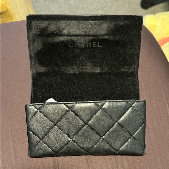 Chanel sunglasses case - Picture 1 of 4